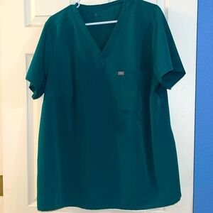 Figs Scrub Top hunter green